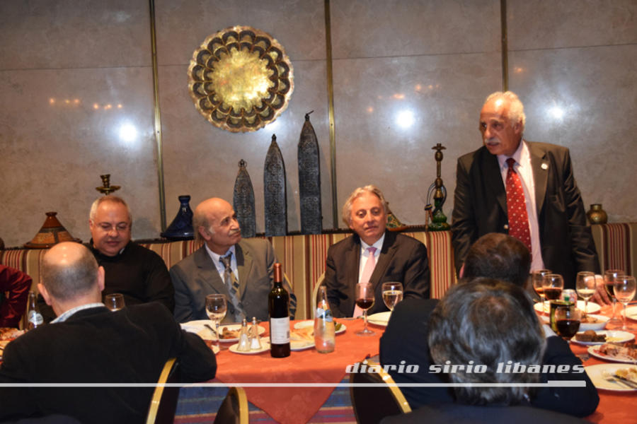Adib Attie, Presidente del CSL de Bs. As. da la bienvenida felicitando a los invitados por la brillante jornada académica