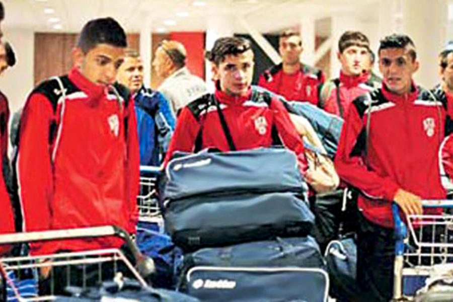 Selección siria Sub-17 al llegar a Puerto Montt y ser recibidos por la colectividad - Foto AFP