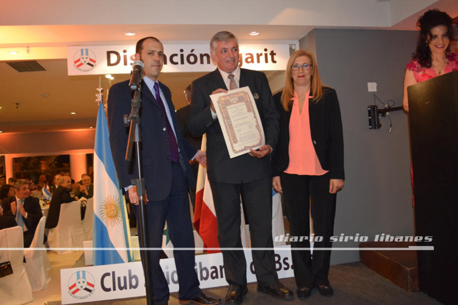 Marcelo Diab recibe su mención especial (Cat. Actividad Institucional).