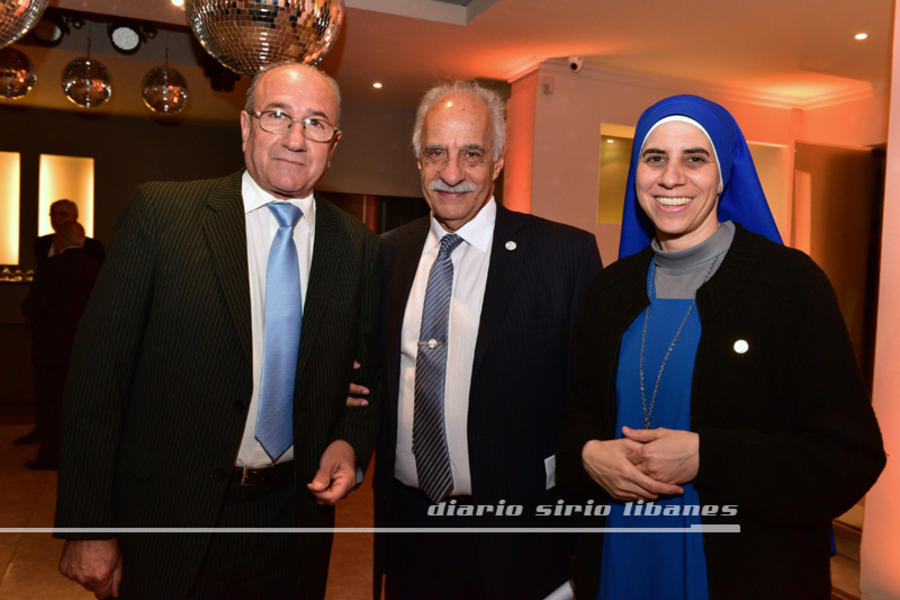 Hna. María Guadalupe junto a Adib Attie, Presidente del CSL de Bs. As. y Yaoudat Brahim, Director de DSL.