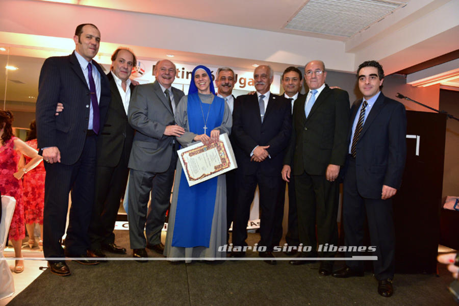 Hna. María Guadalupe junto a miembros de la Comisión Directiva del CSL de Bs. As.