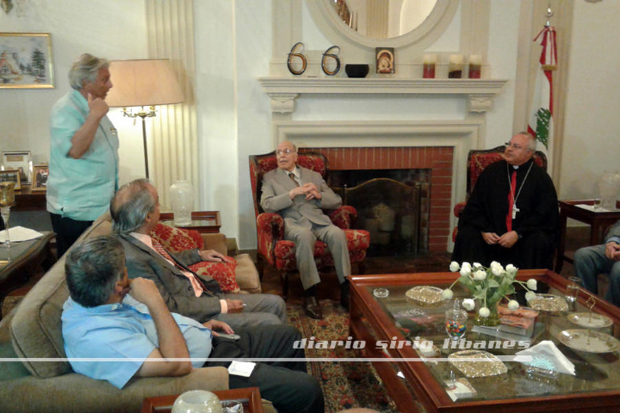 El Embajador del Líbano, Dn. Antonio Andary, recibe a los presentes y agradece el apoyo.