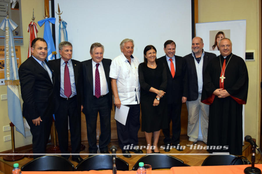 Embajadores y Alicia Daher junto a autoridades de la FCE-UBA, expositores y Mons. Habib Chamieh.