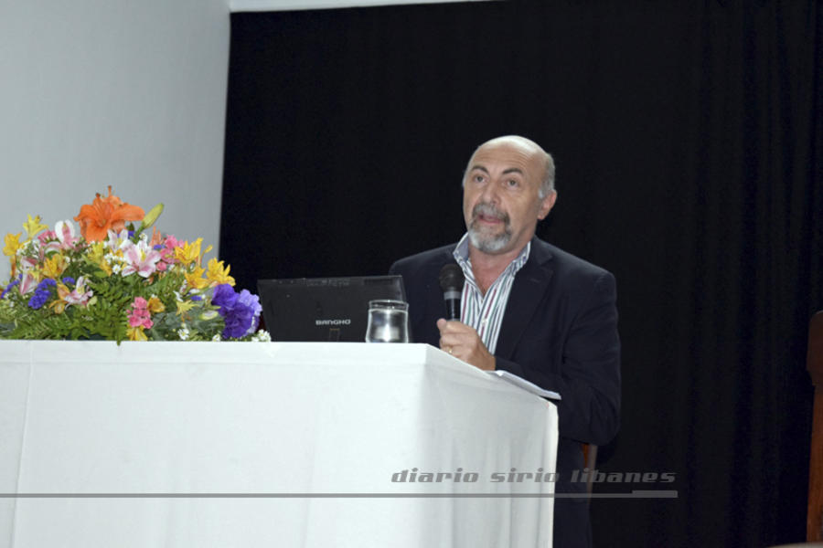 Disertación del Dr. Julio Saguir.