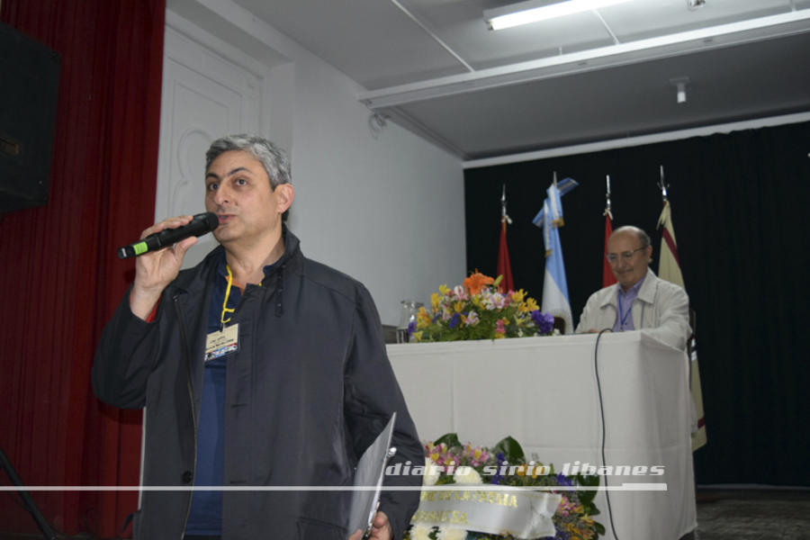 Juan Esper del Circulo de Profesionales Argentino Árabes y la SSL de Tartagal, participando en el intercambio.