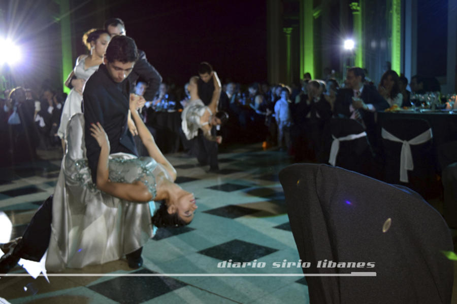 Número artístico durante la Cena de Gala.