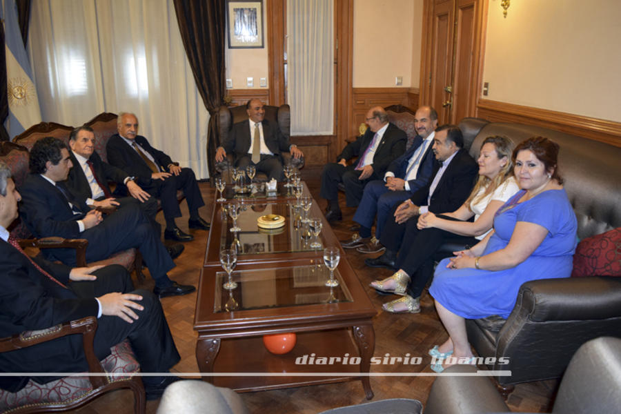 Comitiva dirigencial sirio libanesa recibida por el Gobernador Juan Manzur.