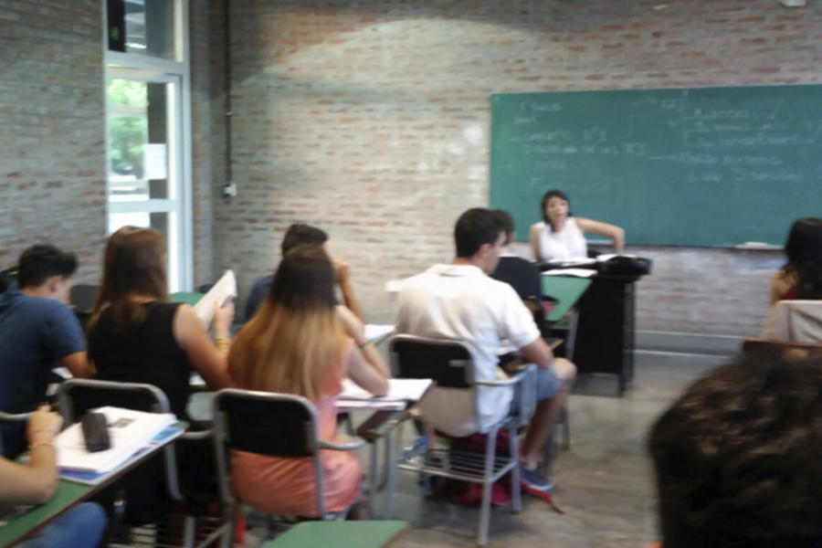 En plena actividad docente en la Univ. Nacional de Lanús (UNLa).