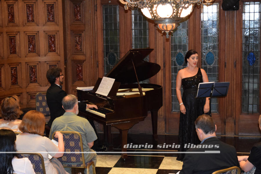 Interpretación de la soprano Marina Silva, junto al Maestro Marcelo Ayub.