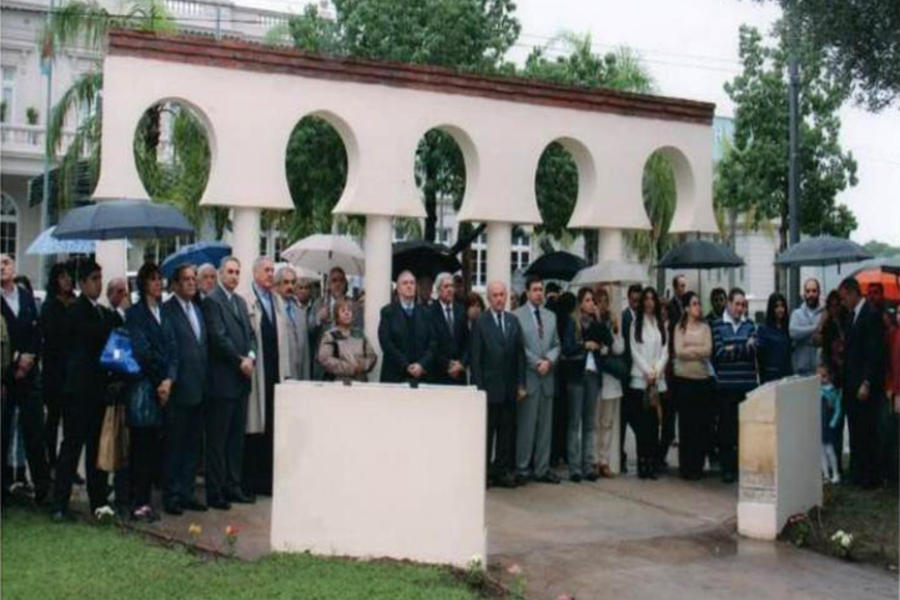 Autoridades provinciales, municipales, Intendente de Termas de Río Hondo, diputados, concejales, Cónsul Dr. Camilo Brahim e invitados.