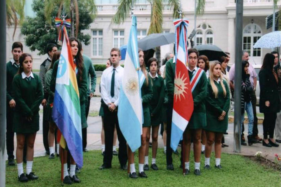 Ingreso Banderas de Ceremonias Colegio San Jorge.