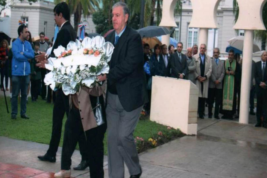 Ofrenda floral del H. Concejo Deliberante de Santiago del Estero.