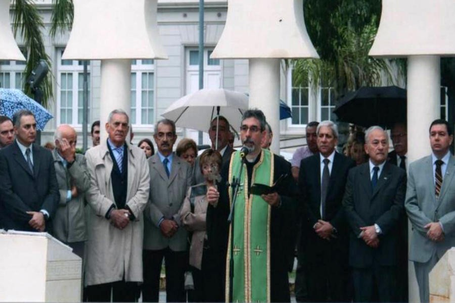 Invocación religiosa del Padre Gregorio Makantasis por los Mártires de la Independencia, y los de la reciente crisis.