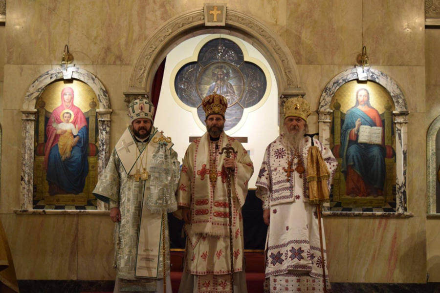 Viernes Santo. Mons. Siluan junto a Mons. Leonid y Mons. Juan.