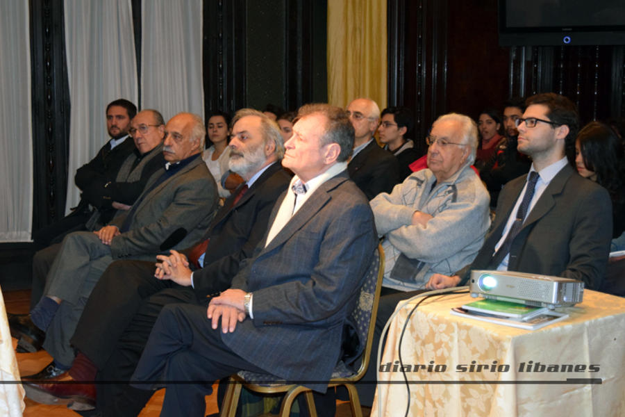 Mg. Rubén Heguilein, (Dir. de RR.II. - UNLa), junto Adib Attie (Presidente CSLBA), Dr. Miguel Elías (Presidente MCS), Prof. Saad Chedid (Ed. Canaán) y el Dir. de DSL, Yaoudat Brahim. 