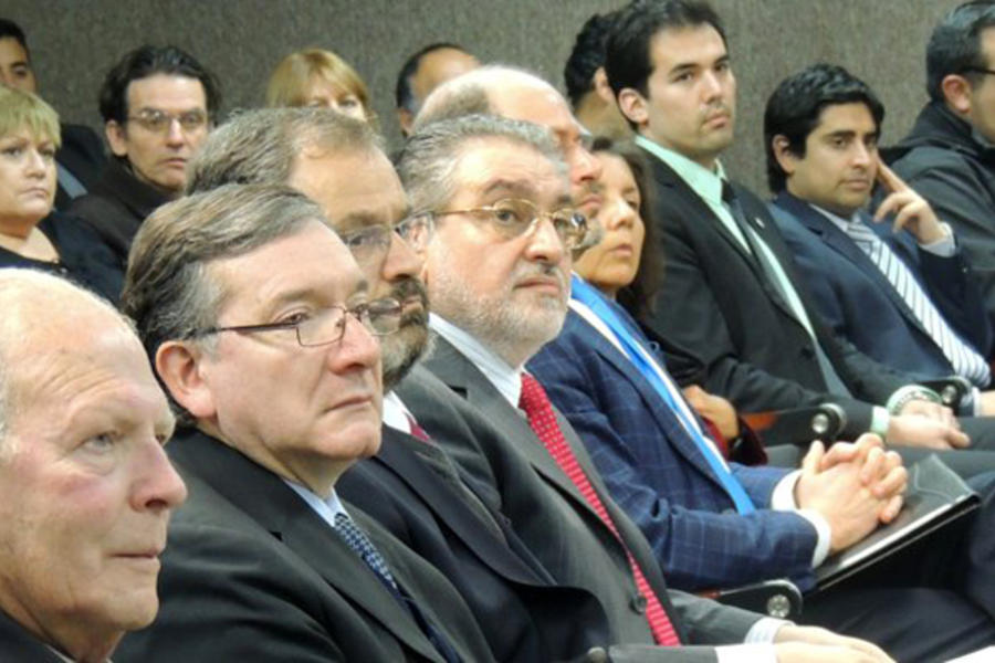 Embajador Bitar y autoridades académicas