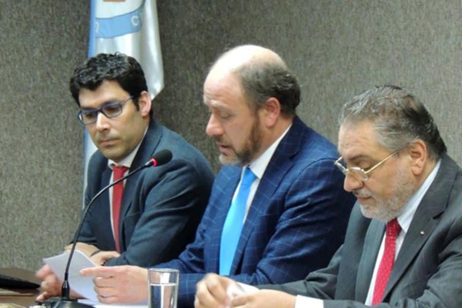 Embajador Bitar y autoridades académicas