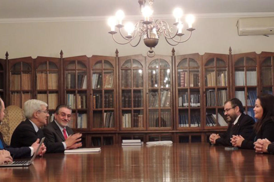 Embajador Bitar y autoridades académicas
