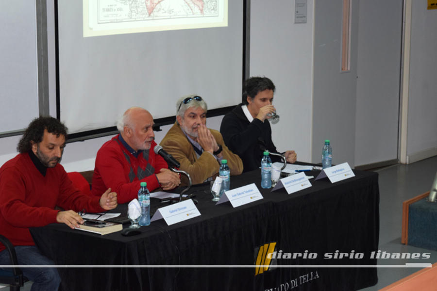 Introducción a la mesa a cargo del Dr. Juan Gabriel Tokatlian (UTDT).