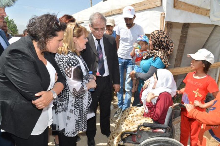 04 Min. Rel. Ext. y Culto, Susana Malcorra conociendo el campo de refugiados sirios El Marej, Beqaa, Líbano.