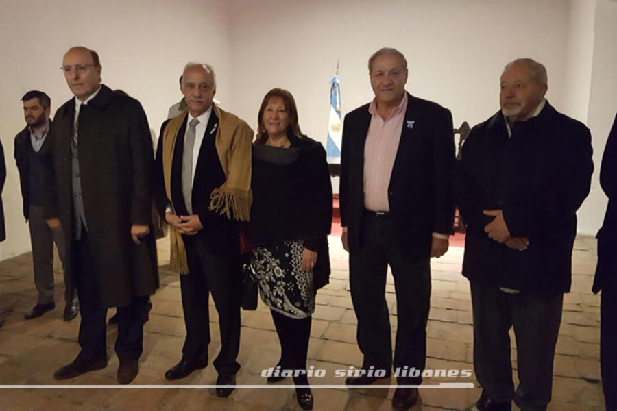 Adib Attie y Sra. junto a Alberto Asfoura y dirigentes institucionales presentes.