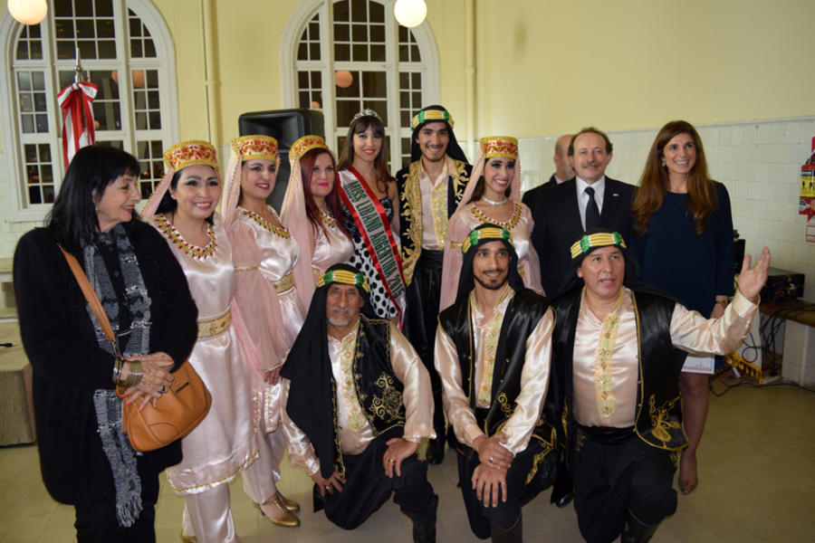 Maron Curi (Pres. CNUCAL), Alia Murad (Miss Líbano 2015), Grupo de folclore libanés Unidos por el Dabke