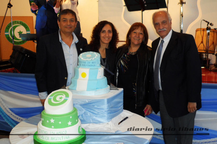 Autoridades del CSLBA presentes, su Presidente Adib Attie y su Tesorero Eduardo Ursino, ambos con sus sras. esposas.
