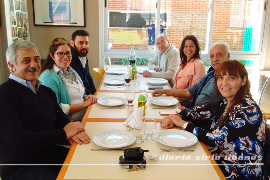 Las funcionarias invitadas almorzando junto a autoridades del Club Sirio Libanés de Bs. As.