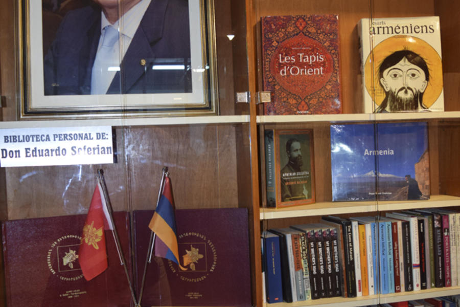 Biblioteca Personal de Don Eduardo Seferian.