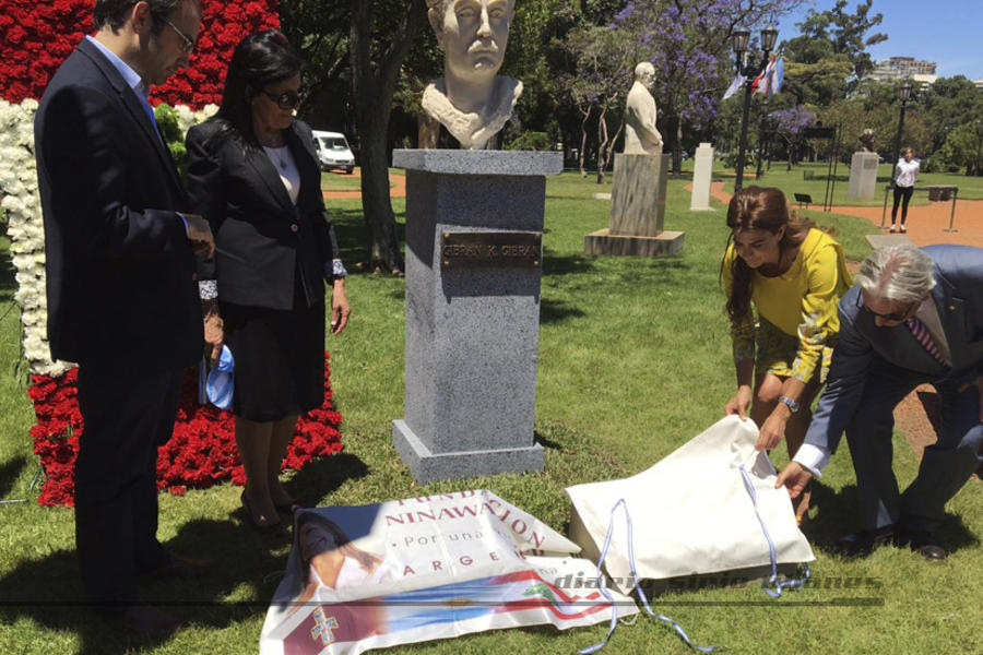 Descubrimiento de placas: Primera Dama, Juliana Awada, Embajador Antonio Andary, Diputado Francisco Quintana, Lic. Alicia Daher.