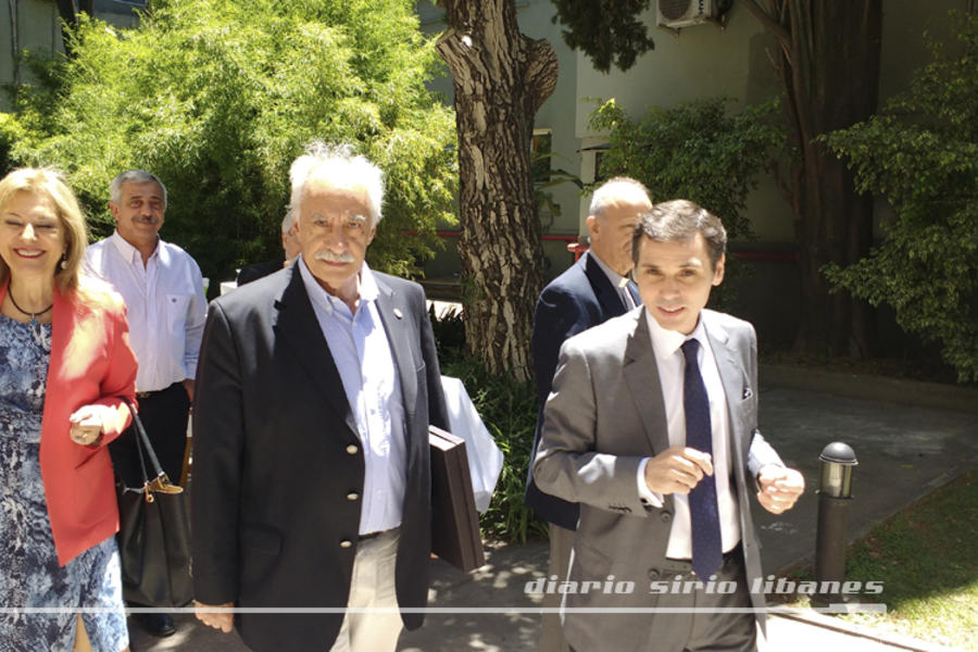 Recorrida guiada por el Dr. Ricardo Simes hacia las nuevas instalaciones, junto al Embajador Andary, autoridades del CSLBA, CIRA, y Mision Maronita.