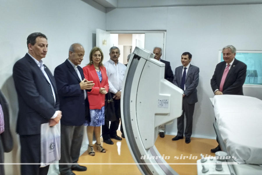 El R.P. Andrés bendice las nuevas instalaciones.