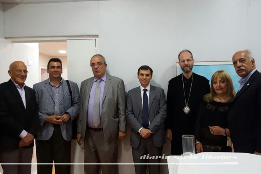 SER Mons. Siluán bendice las nuevas instalaciones.
