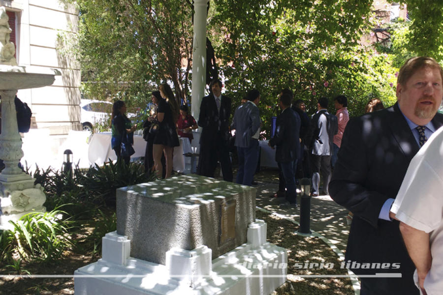 Ágape en el patio del HSL.