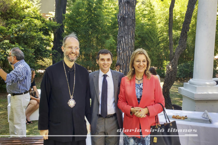 SER Mons. Siluán junto al Dr. Ricardo Simes y Dora Sabra.