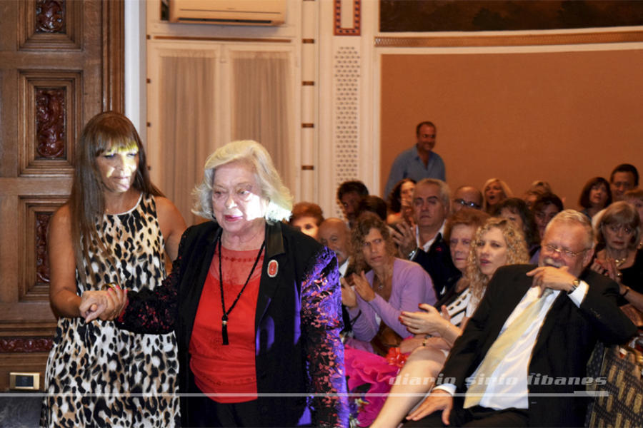 La Sra. Perla Gallardo también protagonista de la noche.