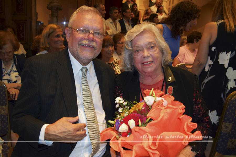 Sra. Perla Gallardo junto al Dr. Carlos Alberto Garavelli, su compañero en la tarea solidaria de la Obra Padre Mario (OPM).