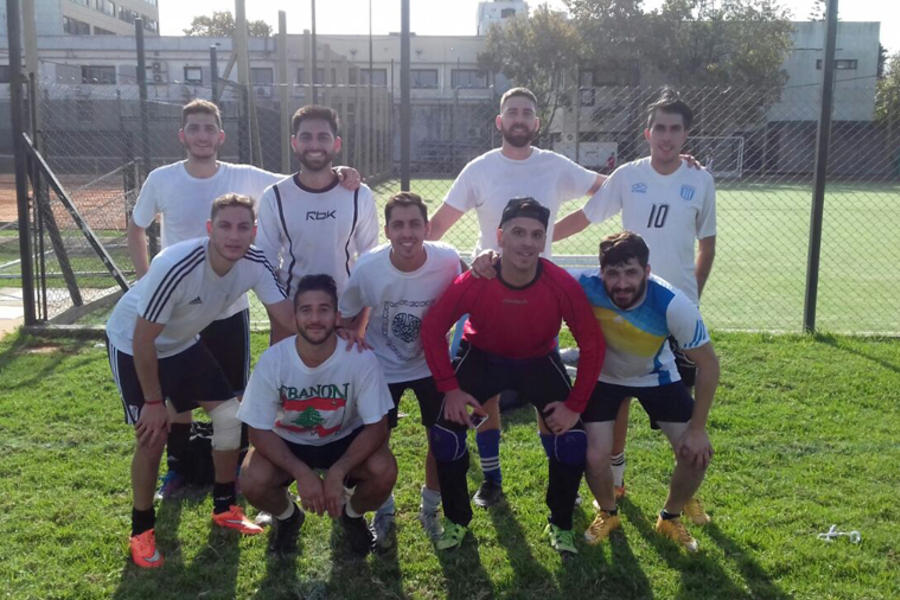 Equipo de la Asociación Árabe Argentina Islámica (AAAI).