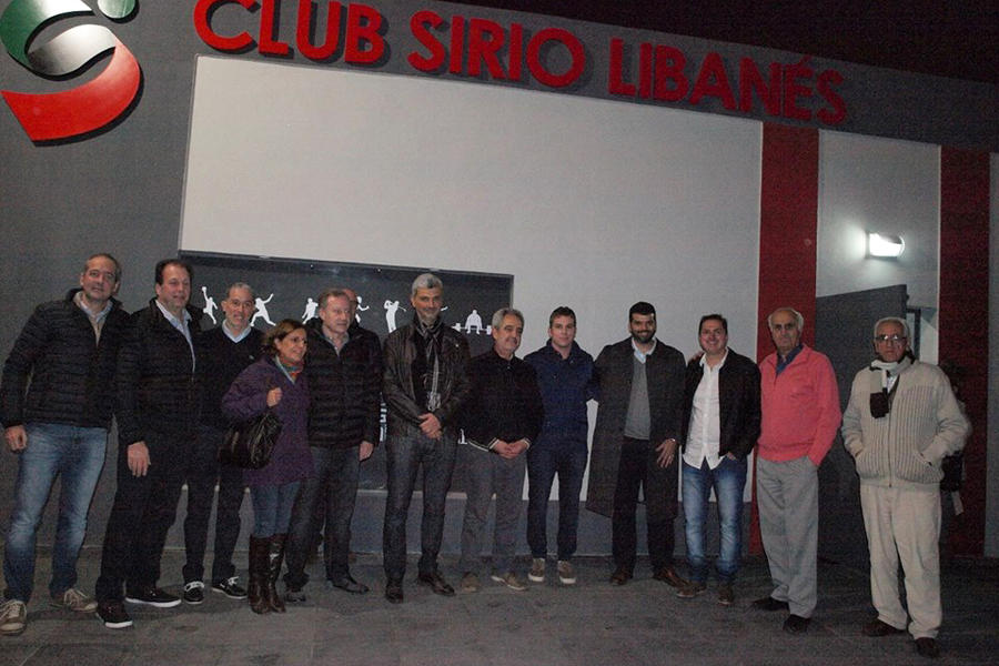 Autoridades institucionales junto a autoridades municipales presentes.