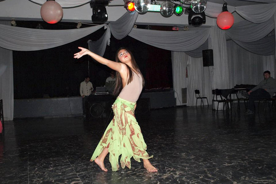 La fecha cerró con una muestra de danzas árabes.