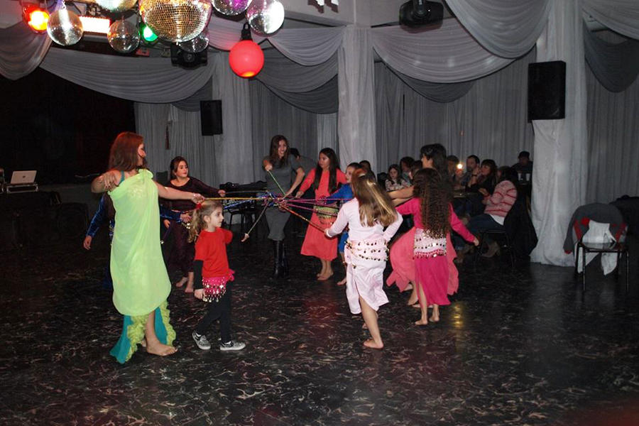 La fecha cerró con una muestra de danzas árabes.
