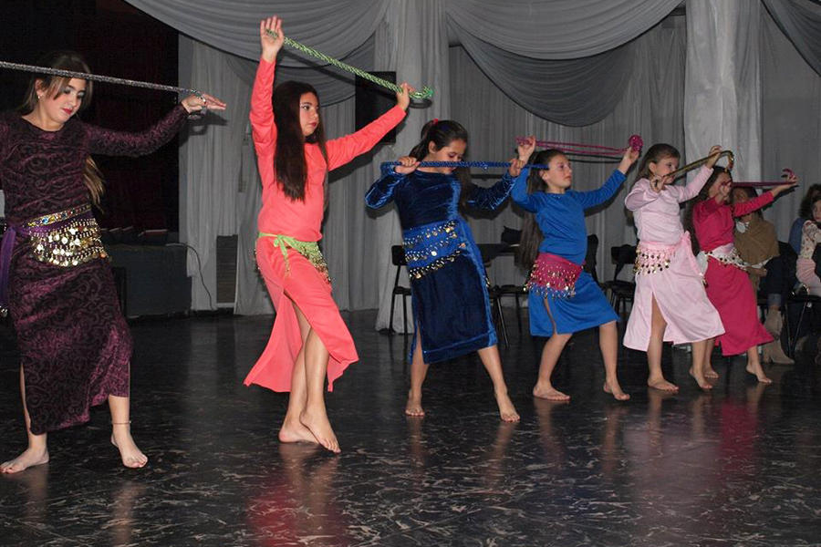 La fecha cerró con una muestra de danzas árabes.