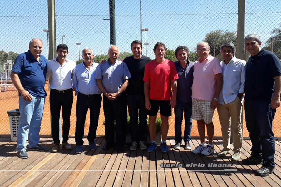 Agustín Calleri y Cesar Francis junto a autoridades del Club Sirio Libanés de Bs. As.