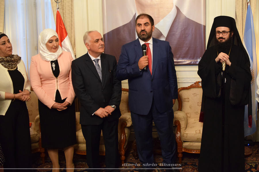 El Presidente del Centro Islámico de la República Argentina, Aníbal Bakir, brinda un mensaje de bienvenida a Monseñor Santiago