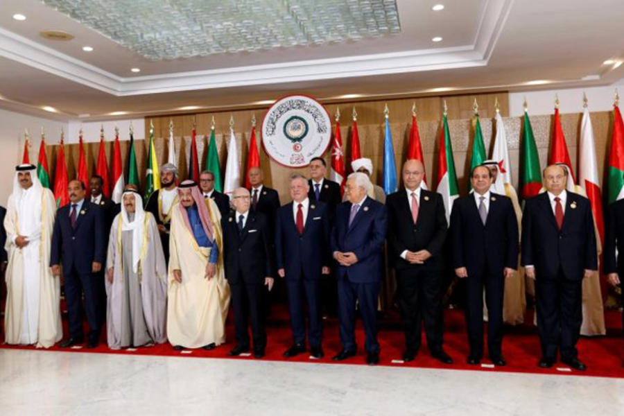 Jefes de Estado de la Liga Árabe posan para la foto oficial durante la 30a Cumbre del organismo | Túnez, Marzo 31, 2019