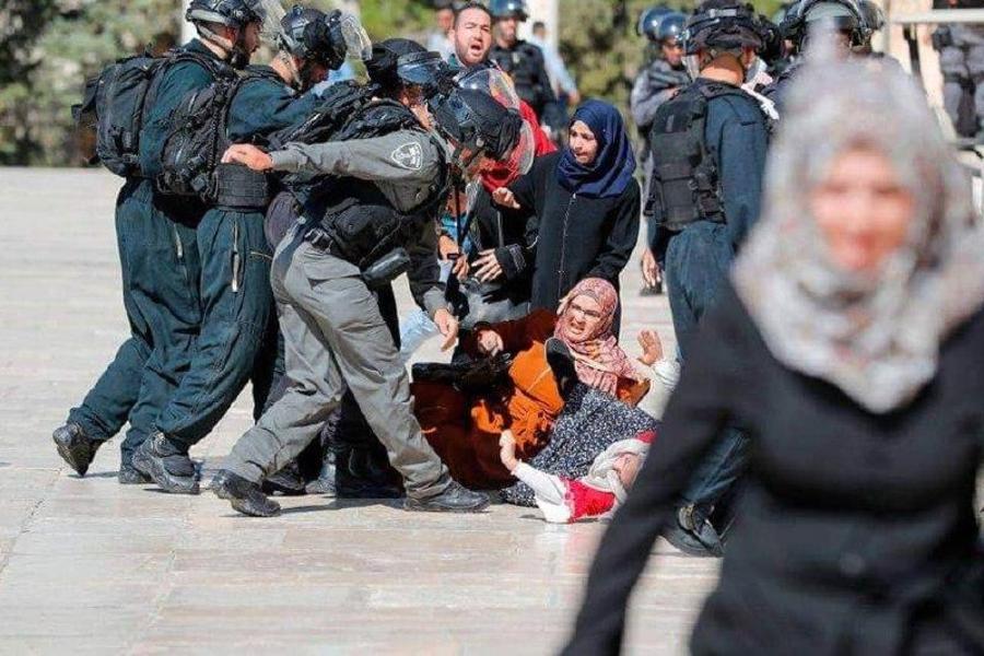 Fuerzas israelíes atacan a fieles musulmanes palestinos en la Mezquita de Al Aqsa en el día de Id Al Adha. Jerusalén | Agosto 11, 2019 (foto PalestinePost24)