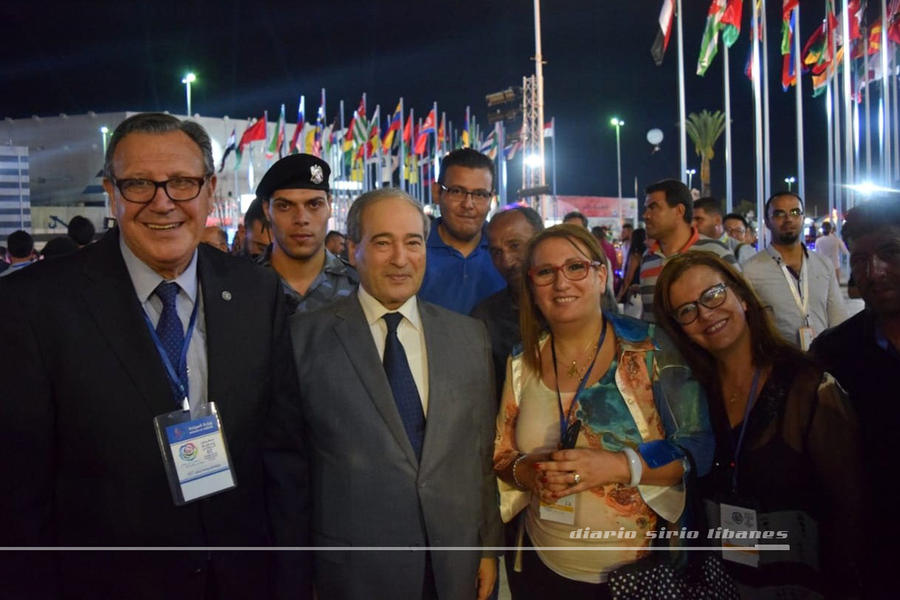 El Dr. Ricardo Nazer y Tamara Lalli junto al vicecanciller sirio Dr. Faisal Mekdad