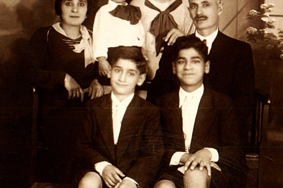 Don Jorge Batica y familia: su esposa Doña Matilde Haddad, junto a cuatro de sus cinco hijos  (Foto cortesía de Carina Villafañe Batica)
