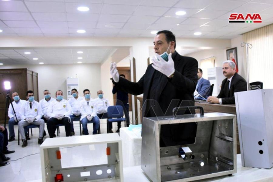 El supervisor de la implementación del proyecto, Dr. Khair Al-Din Tarsha, durante su exposición en la presentación del respirador “Amal” (Foto: SANA)