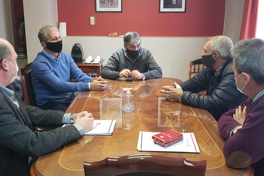 Reunión con autoridades del Ente Regulador del Juego de Azar. Participó Daniel Zozzoli, en representación de la Sociedad Italiana de Salta y Esteban Dagum por la Unión Sirio Libanesa.